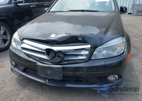 2010 Mercedes-Benz C 300 Luxury 4Matic/Sport 4Matic из США, поврежденный, VIN WDDGF8BB7AF401592